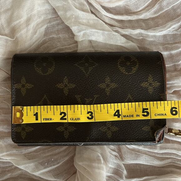 Authentic Louis Vuitton Paris Leather Monogram Snap Wallet - Picture 16 of 16
